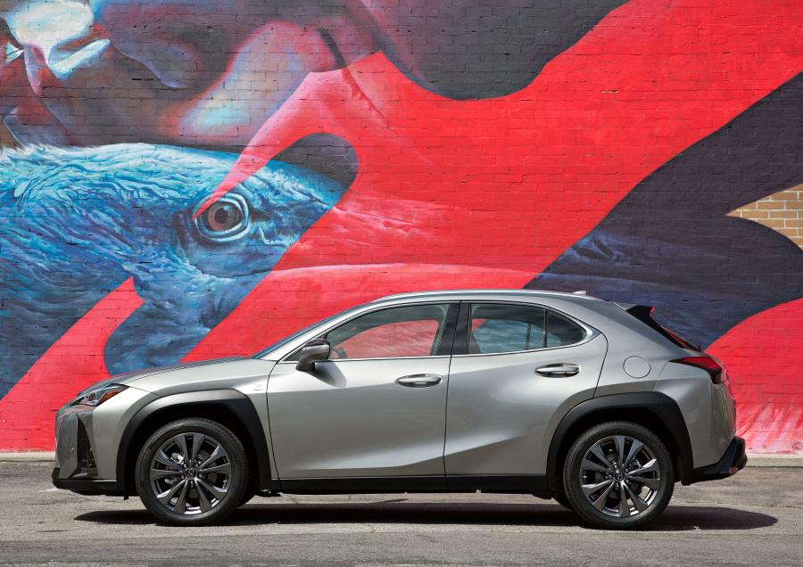  Lexus UX200 F-Sport 2018 года  (NA) (фото 15 из 40)